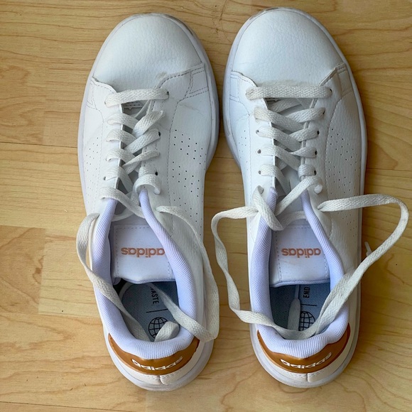 Adidas Advantage perforated sneakers. - Picture 1 of 9